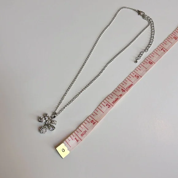 Silver coquette bow necklace - Picture 4 of 5